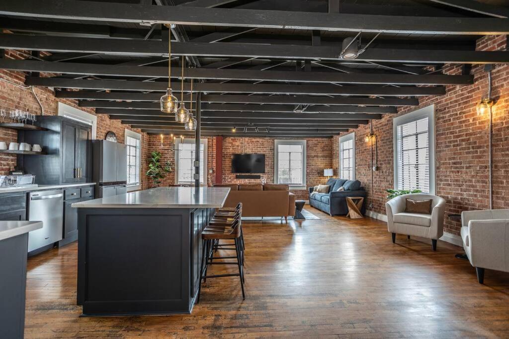MuensterThe Loft At 113 - Gateway To The North Texas Hill Countryアパートメント エクステリア 写真