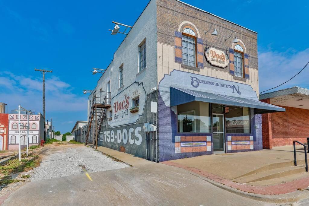 MuensterThe Loft At 113 - Gateway To The North Texas Hill Countryアパートメント エクステリア 写真